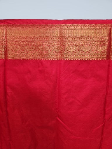 Red Semi Kaanchi Saree with Gold Zari & Small Butta Design