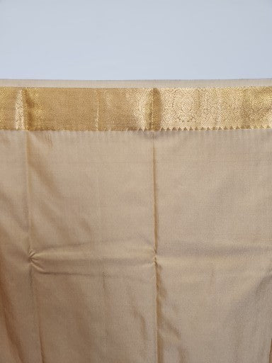 Red Semi Kaanchi Saree with Gold Zari & Small Butta Design