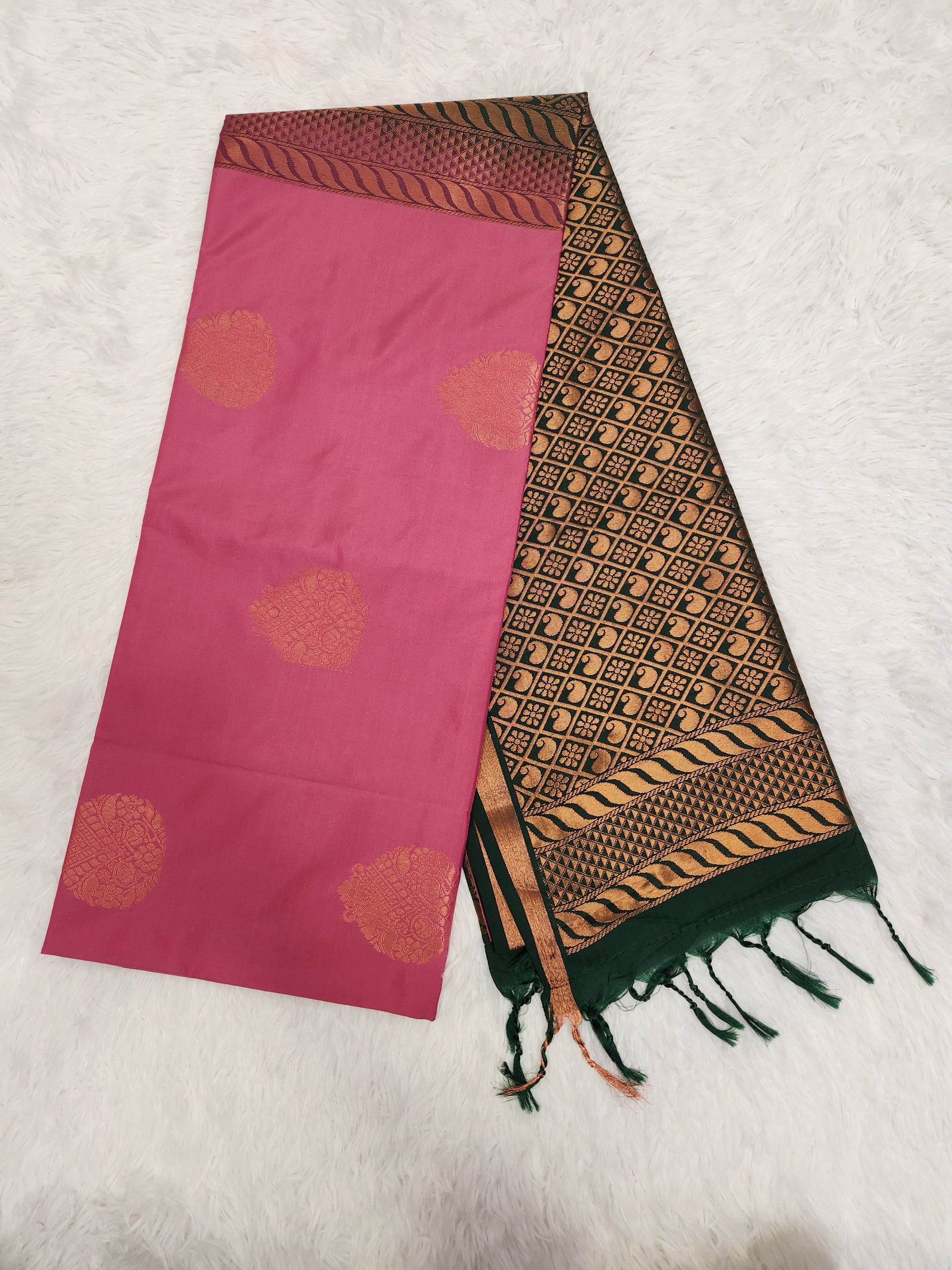 Oinon Red Soft Silk Saree with Copper Zari & Green Pallu Design