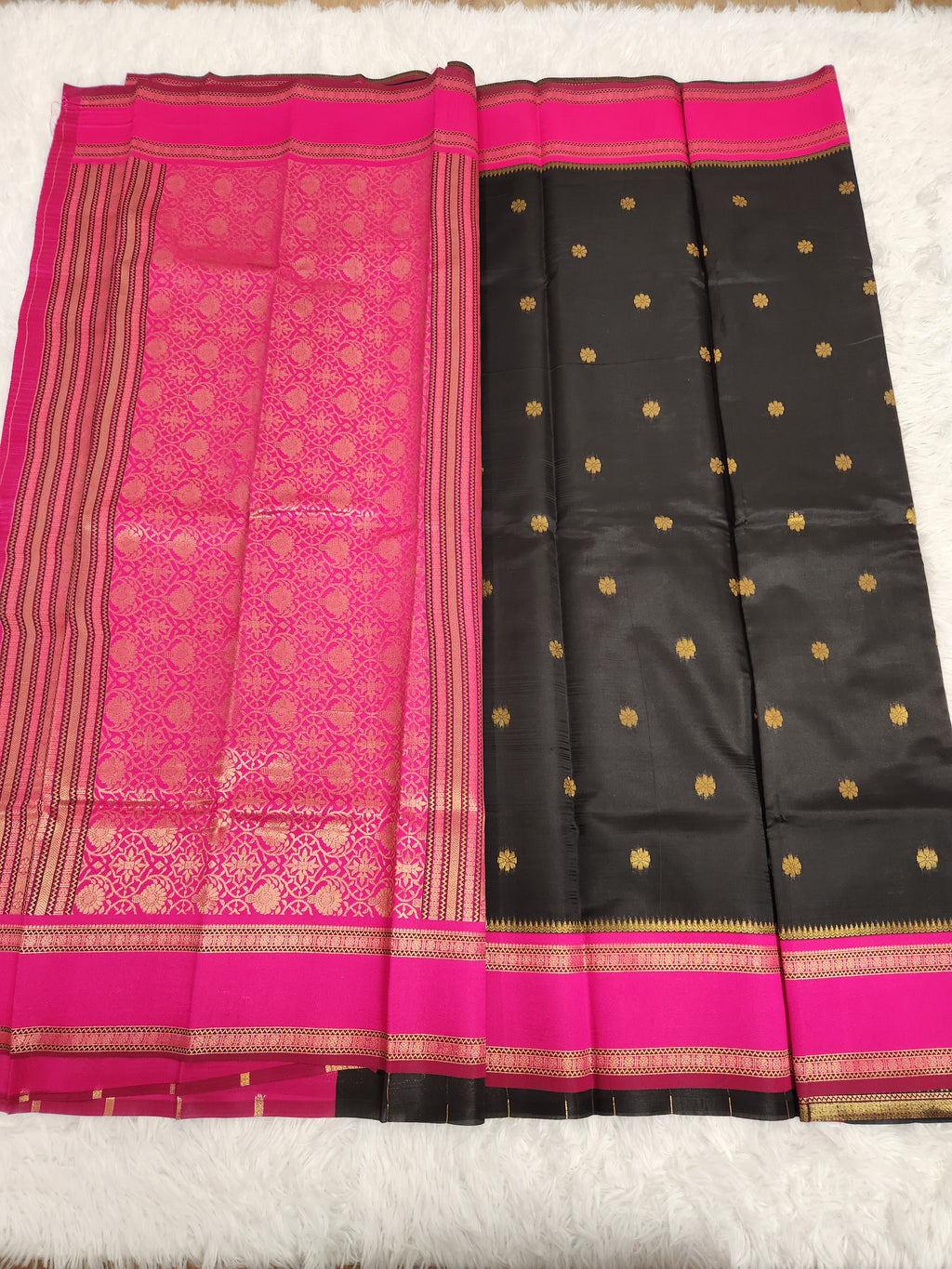 Black Soft Silk Saree with Copper Zari & Pink Pallu Design