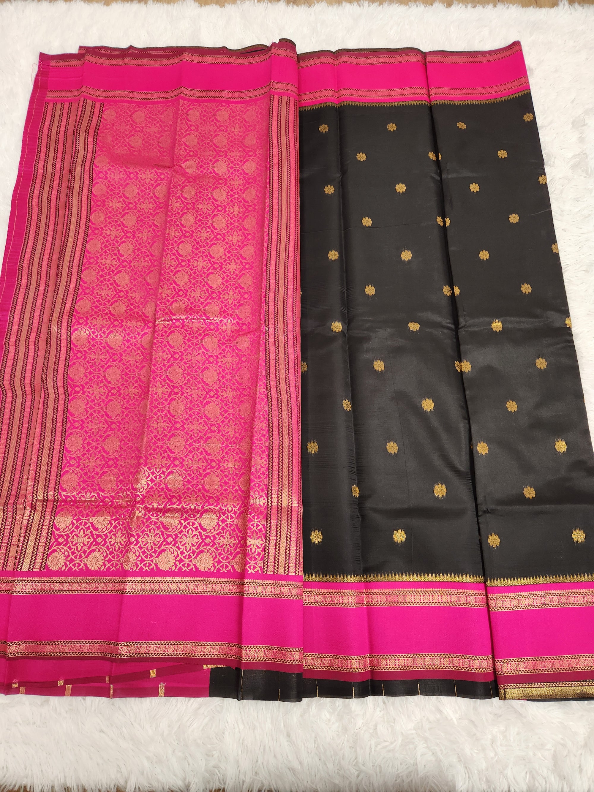 Black Soft Silk Saree with Copper Zari & Pink Pallu Design