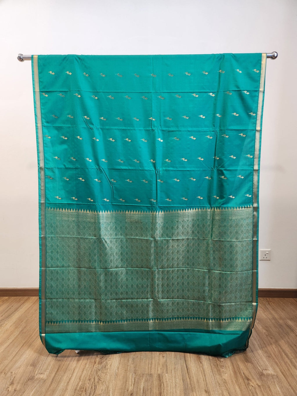 Emerald Green Semi Kanchi Saree with Gold Zari & Vel Butta Design - Urban Weave Sarees